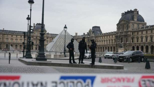 லூவர் கொள்ளை: .மேலும் ஐவர் கைது! - நகைகள் கிடைக்கவில்லை!!