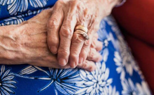 சராசரியாக 13 ஆண்டுகள் விதவையாக வாழும் பிரெஞ்சுப் பெண்கள்!