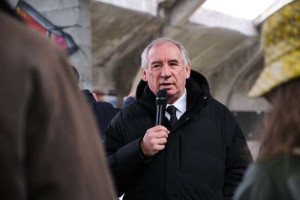 முன்னாள் பிரதமர் பிரான்சுவா பெய்ரு - மருத்துவமனையில் அனுமதி!!