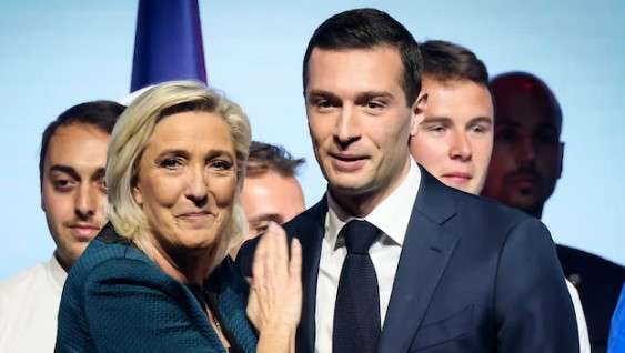 'மக்ரோன் பிரெஞ்சு அரசியலமைப்பை படிக்கவேண்டும்..!' - மரீன் லு பென் விளாசல்..!