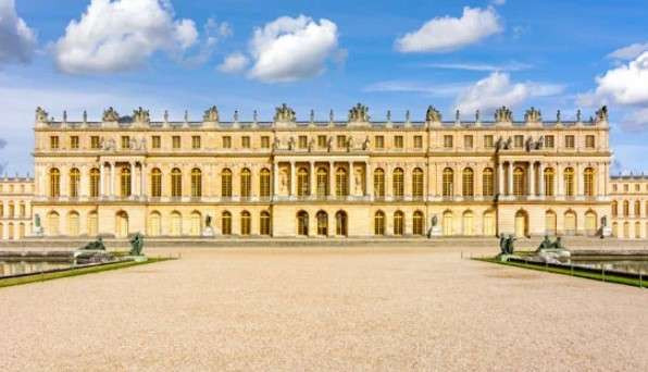 வெர்சாய் மாளிகையில் பரபரப்பு.. தீவிரமாக துழாவிய அதிரடிப்படையினர்...!