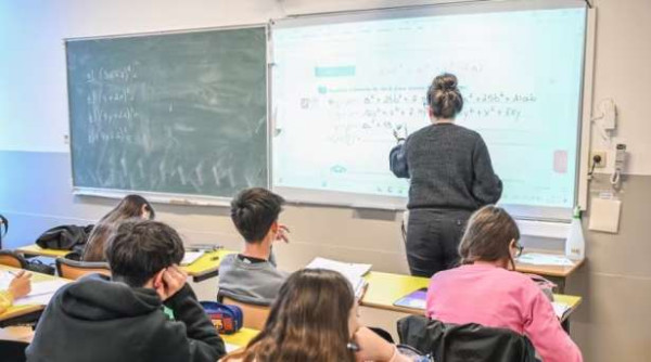 சமூகத்தில் மதிப்பில்லை! - விரக்தியில் ஆசிரியகள்!! ”