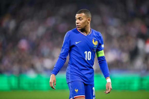 காவல்துறையினருக்கு பணம் வழங்கிய Mbappé! - ஐவர் விசாரணையின் கீழ்..!!