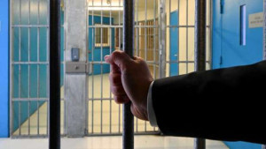 நாடு கடத்தப்படுவதற்கு முன்னர் பிரான்சில் சிறை!!