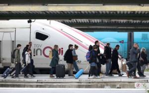 நிலையத்தில் நிற்காமல் பயணித்த TGV! - 80 பயணிகள் தவிப்பு!!