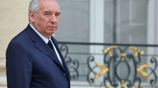 வெளிநாட்டு சுற்றுலாப்பயணிகளிடம் இருந்து 100 பில்லியன் - பிரதமர் புது திட்டம்!!