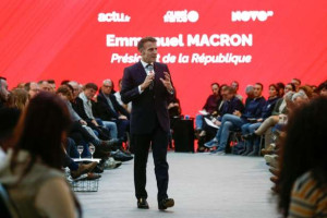 சமூகவலைத்தளங்களை சிறுவர்கள் பயன்படுத்த தடை! - ஜனாதிபதி மக்ரோன் அறிவித்தது என்ன..??!!