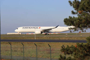 பரிசை நோக்கி பறந்துவந்த A320 விமானம்! - சூரிச்சில் அவசர தரையிறக்கம்!!