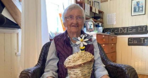 98 வயதில் சாதனை படைத்த கனடிய மூதாட்டி