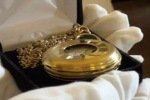 165 ஆண்டுகளுக்கு பிறகு அமெரிக்காவிலிருந்து இங்கிலாந்துக்கு அனுப்பி வைக்கப்பட்ட கடிகாரம்