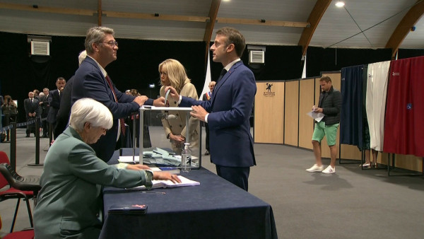 ■ பிரபலங்களின் வாக்குப்பதிவுகள்!