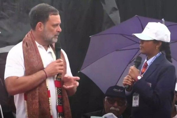 கல்வி தனியார் மயமாகக்கூடாது - பள்ளி மாணவர்களுடன் உரையாடிய ராகுல் காந்தி