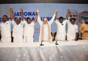 அடுத்த தேர்தலில் தி.மு.க.,வை தோற்கடிக்க மெகா கூட்டணி