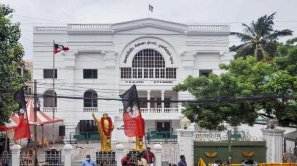 அ.தி.மு.க.,முக்கிய நிர்வாகிகள் கவலை: எதிர்காலம் குறித்து ஆலோசனை