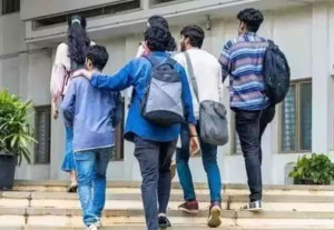 அமெரிக்காவின் சட்ட மசோதாவால் 3 லட்சம் இந்திய மாணவர்களுக்கு பாதிப்பு 