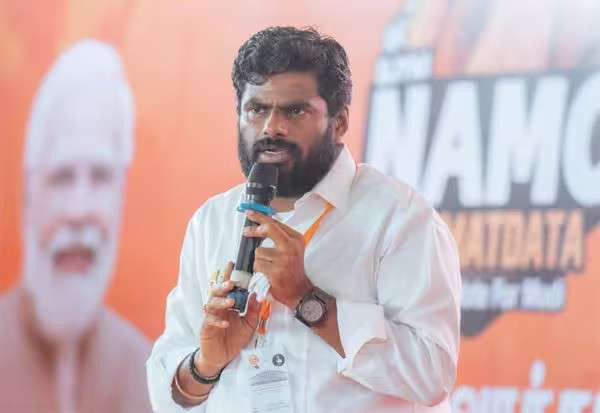 மன்னிப்பு கேள்; இல்லையேல் கறுப்பு கொடி போராட்டம்