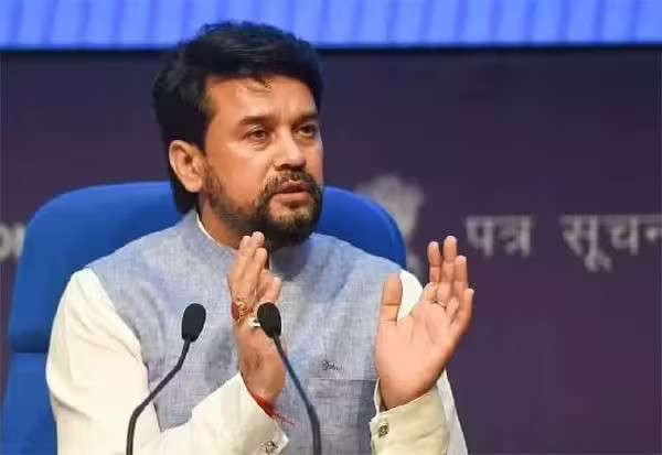 காங்., ஆட்சியில் வங்கிகள் சூறையாடப்பட்டன: அனுராக் தாக்கூர் தாக்கு