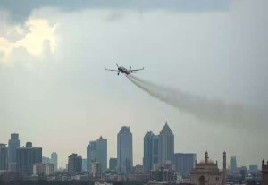 டில்லியில் செயற்கை மழை பொழிய வைக்கும் முயற்சிக்கு பலன் இல்லை!