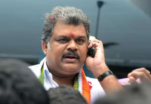 தி.மு.க., எதிர்ப்பு சக்திகள்? அ.தி.மு.க., - பா.ஜ.,வுடன் பேச வாசன் திட்டம்