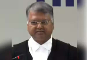 நீதிபதிகள் மீதான விமர்சனங்களை புன்னகையுடன் புறந்தள்ள வேண்டும்; ஐகோர்ட் நீதிபதி செந்தில்குமார் 