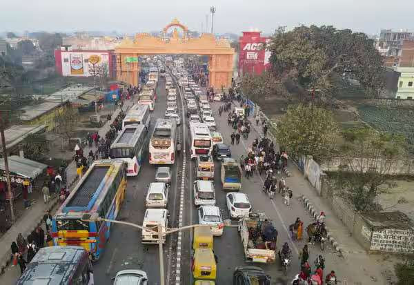 கும்பமேளா கூட்டத்தால் 300 கி.மீ., துாரம்! போக்குவரத்து நெரிசல்