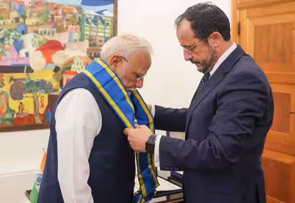 இதை 140 கோடி இந்தியர்களுக்கும் அர்ப்பணிக்கிறேன்; சைப்ரஸ் நாட்டின் விருது பெற்ற மோடி பேச்சு
