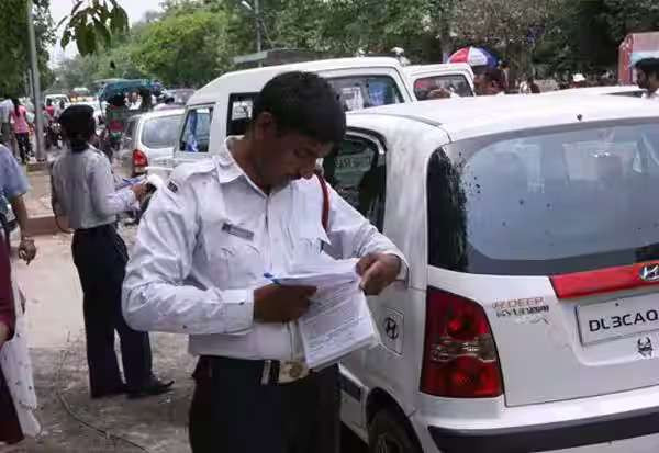 பழைய வாகனங்கள் பறிமுதல் நிறுத்தி வைத்தது டில்லி அரசு