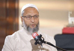 கண்ணியத்தின் எல்லையைத் தாண்டினால் அது தவறு: பிரதமர், தாயார் குறித்து அவதூறு பேச்சுக்கு ஒவைசி கண்டிப்பு