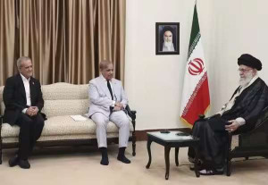 இந்தியாவுடன் அமைதி பேச்சுக்கு தயார்: பாக்., பிரதமர் அறிவிப்பு