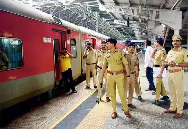 ரயில் நிலையங்களுக்கு குழுவாக வரும் திருடர்கள்; ஆர்.பி.எப்., எச்சரிக்கை