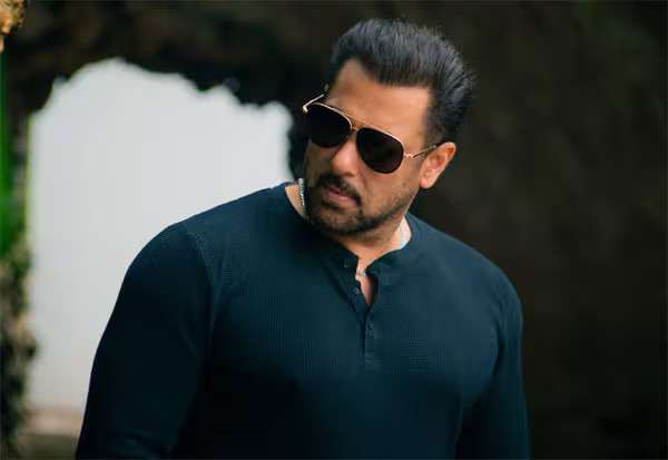 பயங்கரவாதிகள் பட்டியலில் நடிகர் சல்மான் கான் பெயரை சேர்த்து பாக்., அரசு அடாவடி