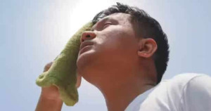 கோடை  வெயிலில் இருந்து உங்களை தற்காத்துக்கொள்வது எப்படி..?