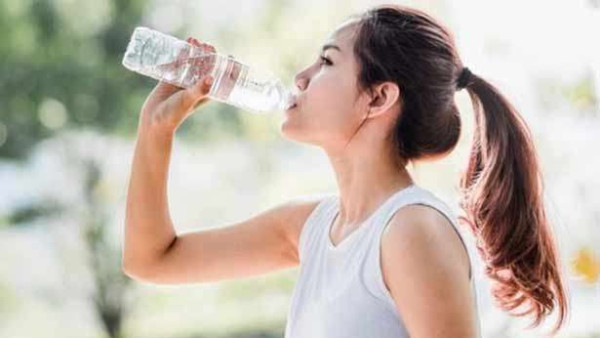 தேவையான தண்ணீர் அருந்தவில்லை எனில் ஏற்படும் பிரச்சினைகள் குறித்து தெரிந்து கொள்ளுங்கள்!!!