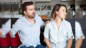 இந்த அறிகுறிகள் இருந்தால் உங்க மனைவிக்கு உங்க மீது காதல் குறைஞ்சிருச்சுனு அர்த்தம்...