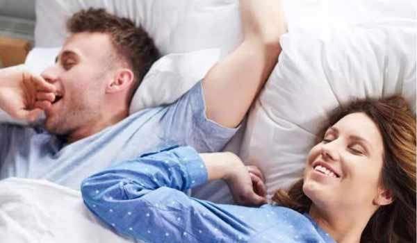 உங்கள் துணையுடன் இருக்கும் போது  தூக்கம் வருகிறதா?