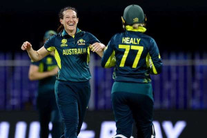 நியூசிலாந்தை வதம் செய்த அவுஸ்திரேலிய அணி! 88 ரன்னுக்கு ஆல்அவுட்