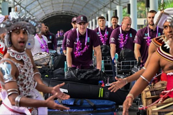 இங்கிலாந்து கிரிக்கெட் அணி இலங்கை வருகை....!