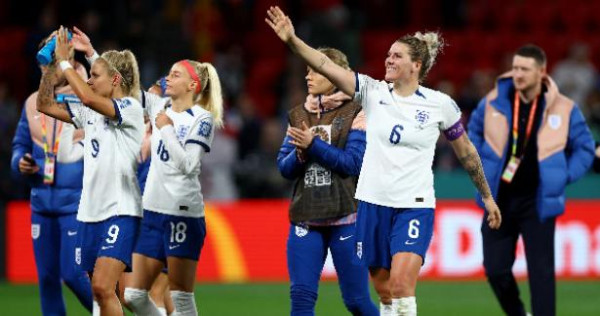  உலகக்கோப்பையில் ஹாட்ரிக் வெற்றி - இங்கிலாந்து அணியின் அதிரடி