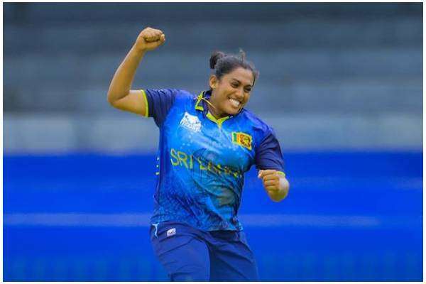 இரண்டாவது போட்டியிலேயே 5 விக்கெட்! மிரட்டிய 19 வயது இலங்கை வீராங்கனை