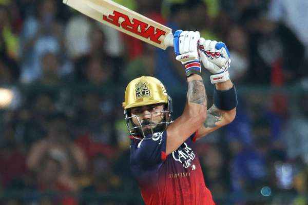 ஒரே போட்டியில் ஜாம்பவான்களின் சாதனையை தகர்த்த கோஹ்லி