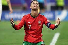 ஓய்வை அறிவித்த காற்பந்து ஜாம்பவான் ரொனால்டோ - கவலையில் ரசிகர்கள்