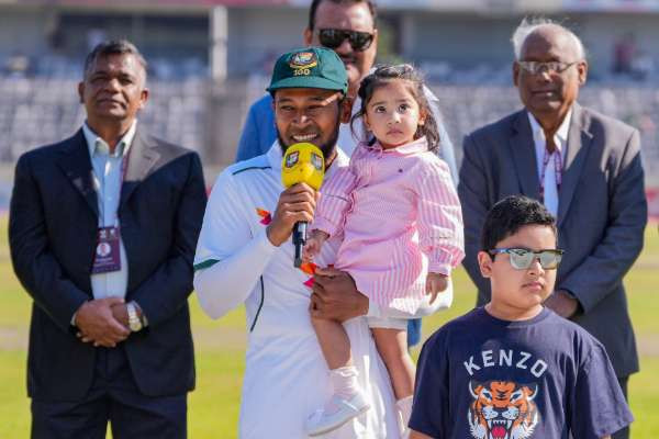 டெஸ்டில் புதிய சகாப்தம் படைத்த வங்காளதேச மூத்த வீரர்!