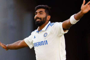 டெஸ்ட் கிரிக்கெட்டில் இருந்து பும்ரா ஓய்வா? அதிர்ச்சி தகவலை கூறிய முன்னாள் வீரர்