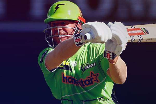 பிரிஸ்பேன் ஹீட்டை அடித்து நொறுக்கிய கேப்டன் டேவிட் வார்னர் - சரவெடி ஆட்டம்