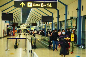 இலங்கை சென்ற கனேடிய பெண் கட்டுநாயக்க விமான நிலையத்தில் கைது