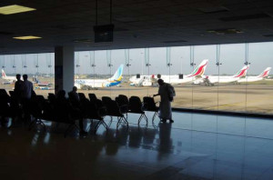 கட்டுநாயக்க விமான நிலையத்தில் பெண் கைது