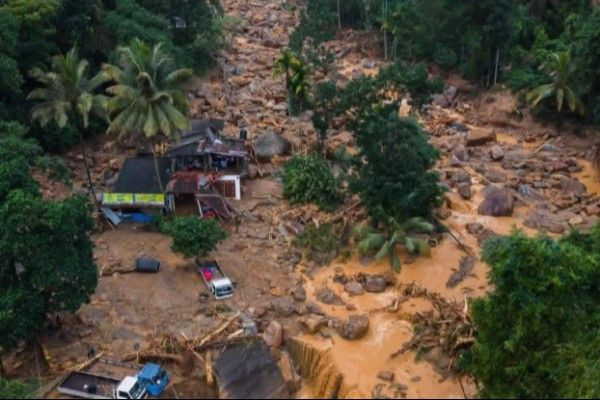 இலங்கையில் டித்வா புயலின் தாக்கத்தால் 4,800 மண்சரிவுகள்!