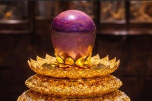 இலங்கையில் கண்டெடுக்கப்பட்ட உலகின் அதிக பெறுமதியான மாணிக்கக்கல்