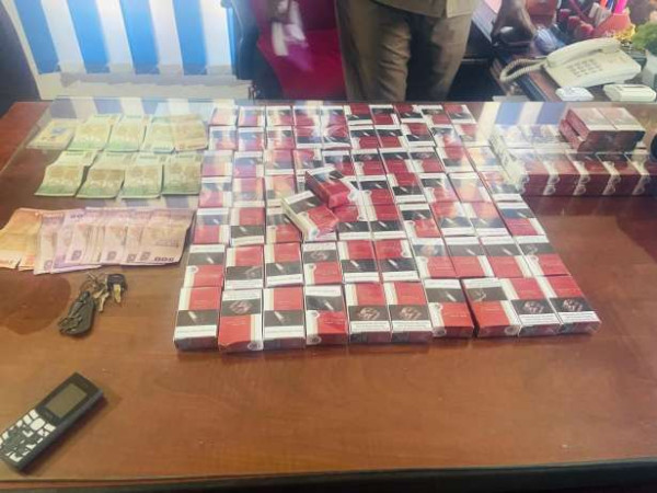 வெளிநாட்டில் இருந்து கடத்தி வரப்பட்ட சிகரெட் பெட்டிகளுடன் யாழில் சிக்கிய இளைஞன்