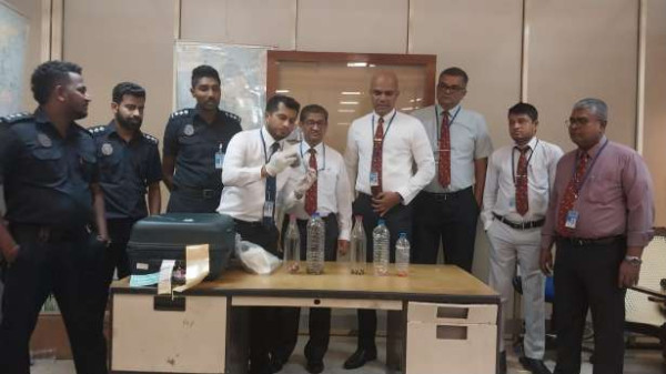 கட்டுநாயக்க விமான நிலையத்தில் பெண்ணின் பையில் சிக்கிய பெருந்தொகை பாம்புகள்